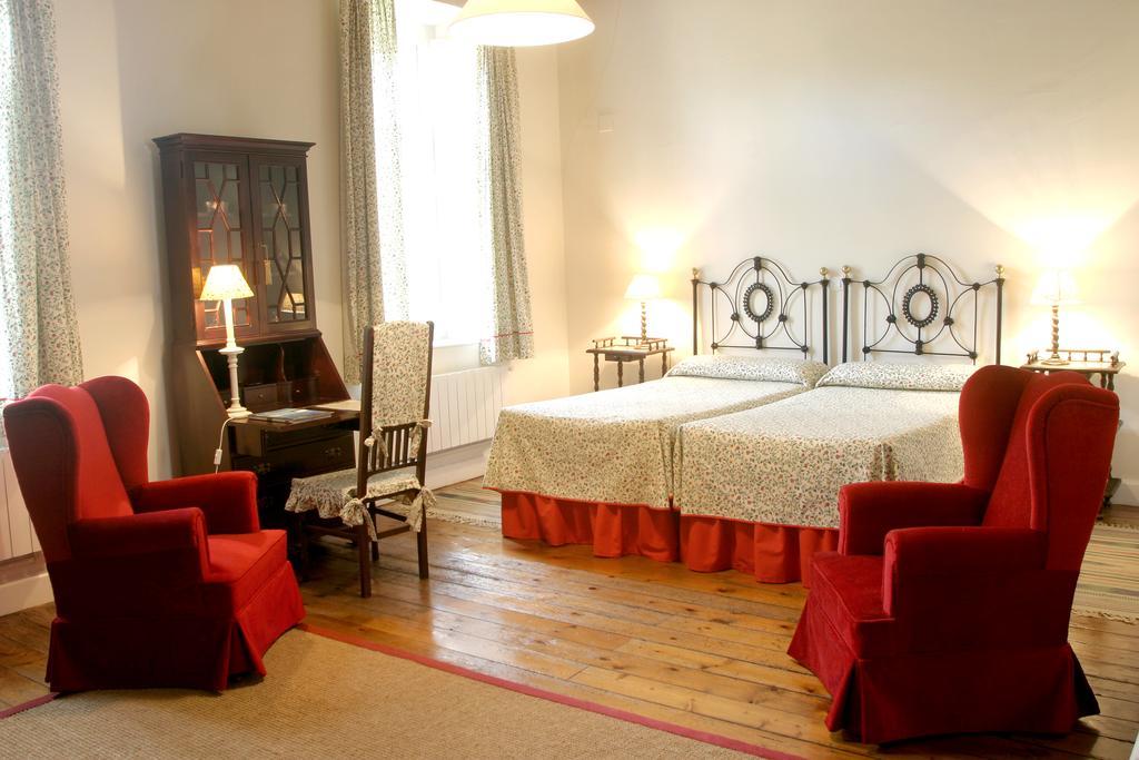 Hotel Casona El Arral Льєрганес Номер фото